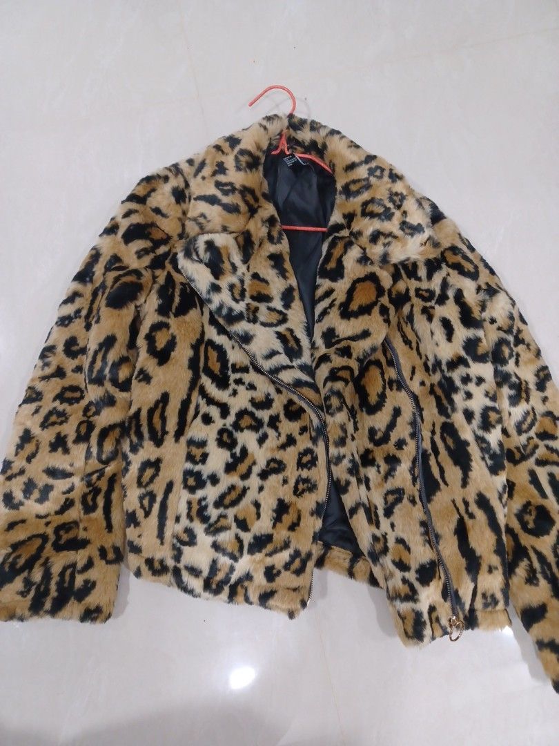 Forever21 Faux Fur Leopard print Jacket Women s Fashion Coats