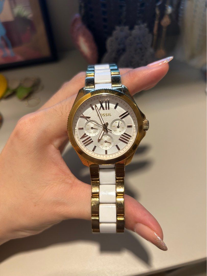 White and cheap gold fossil watch