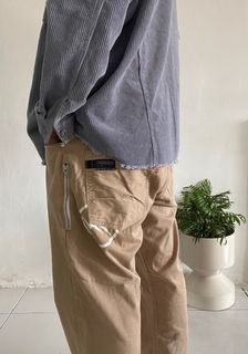 LEVIS x FRAGMENT DESIGN x TAKASHI MURAKAMI / Levis Fenom Distressed Short  Denim Pant Size : 31 ( Refer to the measurement ) Condition : 90%…