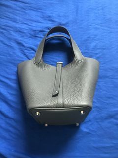 HERMÈS Haut à Courroies 40 HAC Cargo handbag in Navy Swift leather
