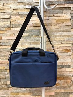 Halo Laptop bag with provided sling