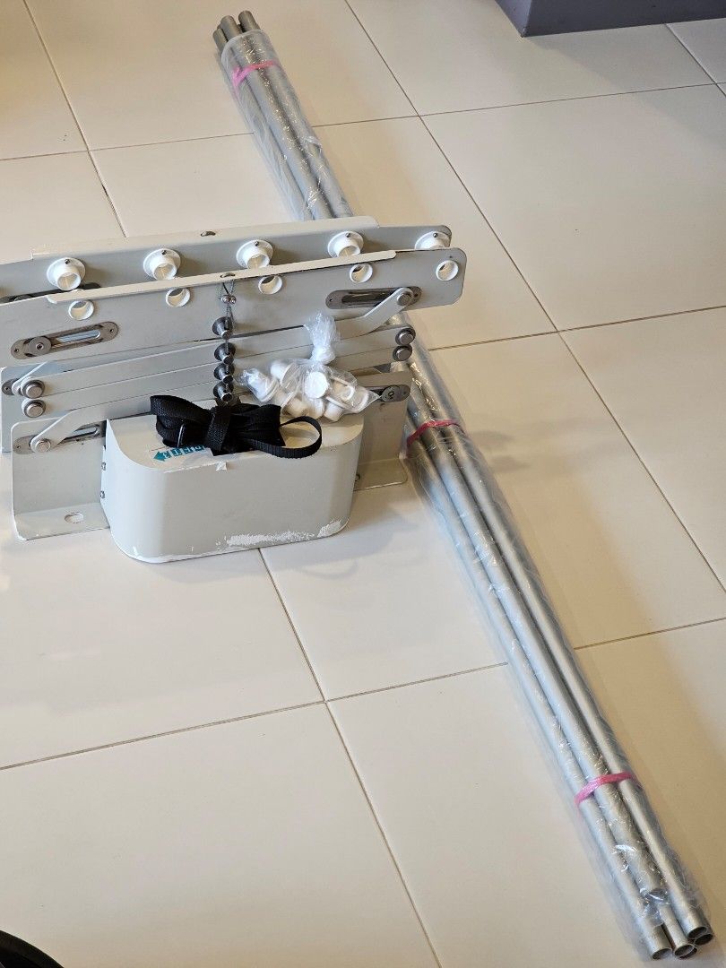 HDB Original Retractable Laundry Rack, Furniture & Home Living, Home