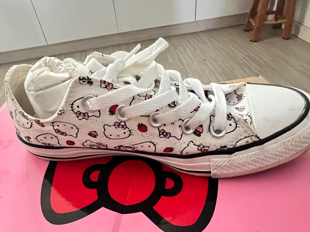 White hello kitty best sale converse