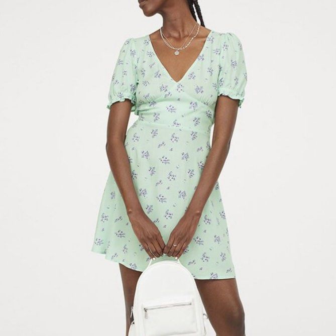 H&M mint green picnic dress (Category: Dresses) located in Olongapo. Submitted by magicrattt (Listing ID 1263905798, Image 1). Description: Dainty dress 🌼 Condition: 9/10 Rfs: not my style anymore Can send when worn photo when requested:) 📍shipping from makati/taft 💵: gcash/BPI.