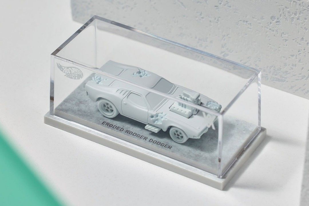 Hot Wheels Porsche 930、Rodger Dodger セット daniel arsham pairs with mattel for eroded rodger dodger and