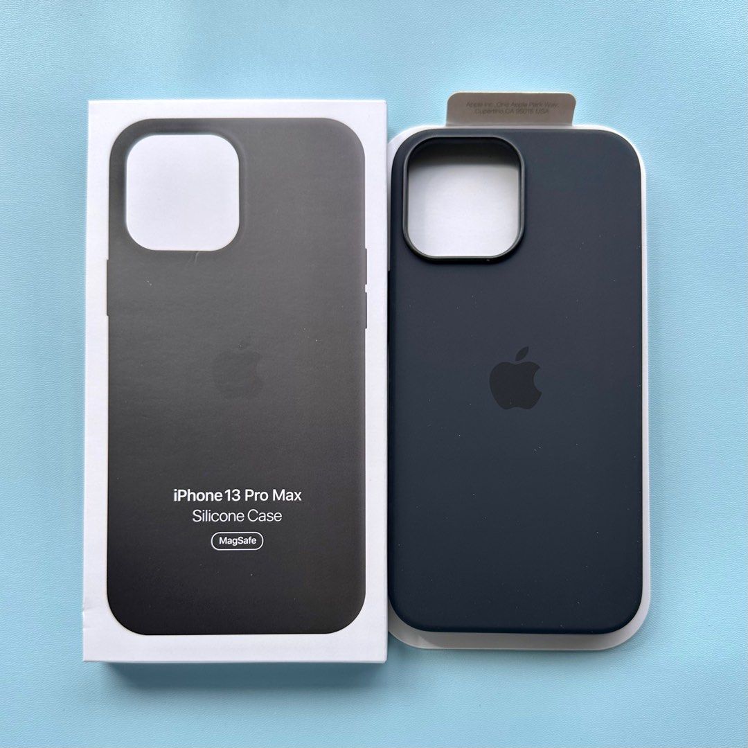 iPhone 13 Pro Max Magsafe Silicone Case (Midnight) (Category: Cases & Sleeves) located in Quezon City. Submitted by danii_03 (Listing ID 1264072451, Image 1). Description: .