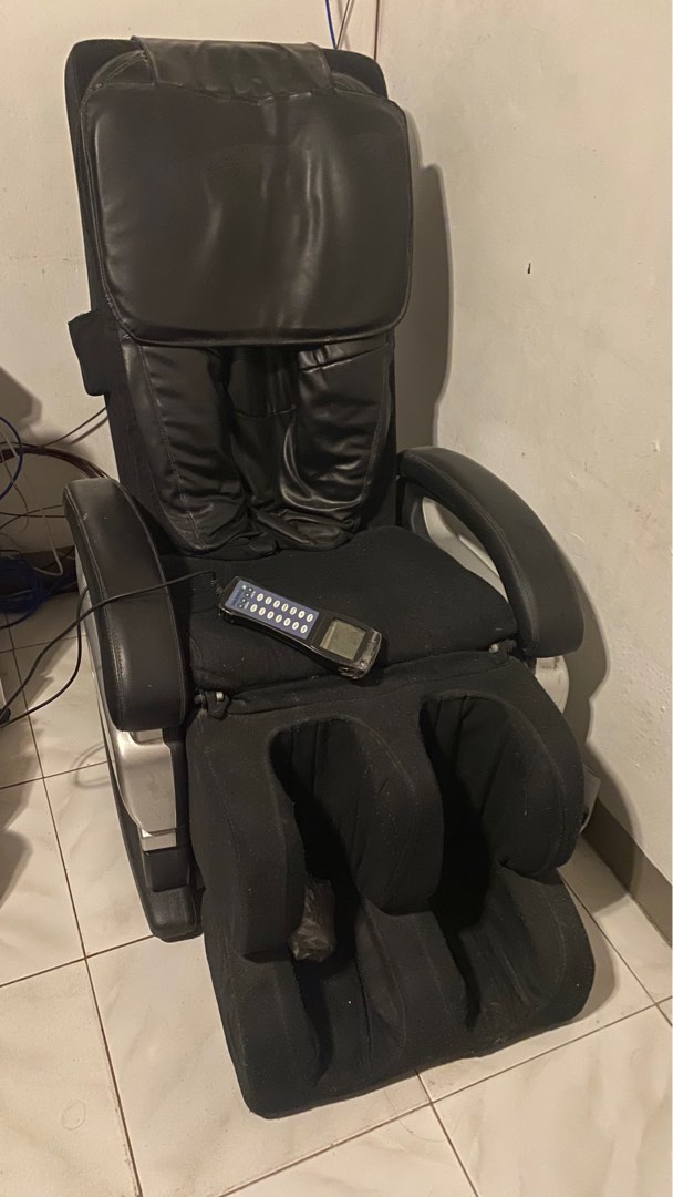 Isukoshi massage chair, Health & Nutrition, Massage Devices on Carousell