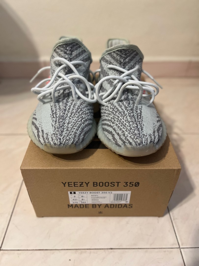 Like New Yeezy 350 V2 Blue Tint US 9 Uk 8.5 comes with Sole Shield