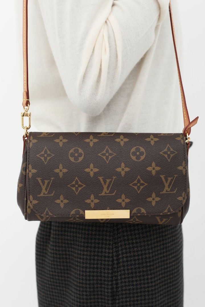 LOUIS VUITTON Favorite MM Monogram Crossbody Bag