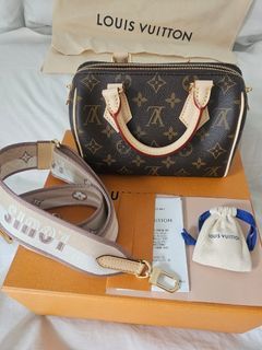 LOUIS VUITTON Speedy Limited Edition Bandouliere 22 Embossed Leather S