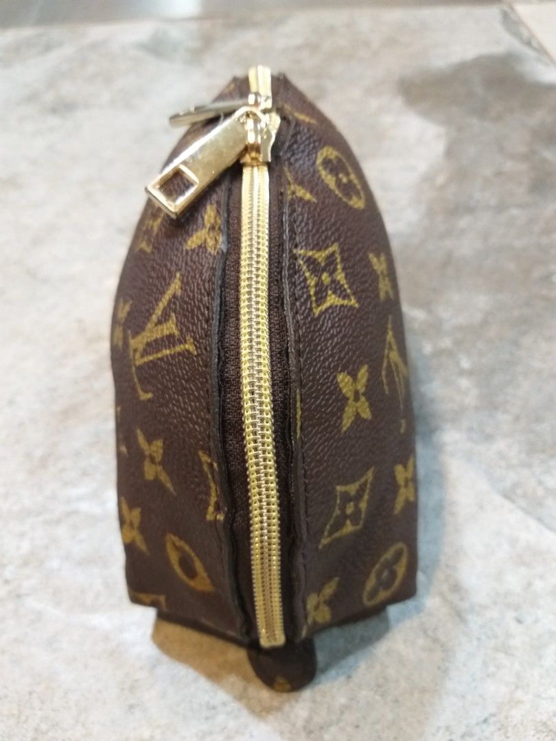 Louis vuitton round cake shoulder bag, Women's Fashion, Bags & Wallets,  Purses & Pouches on Carousell