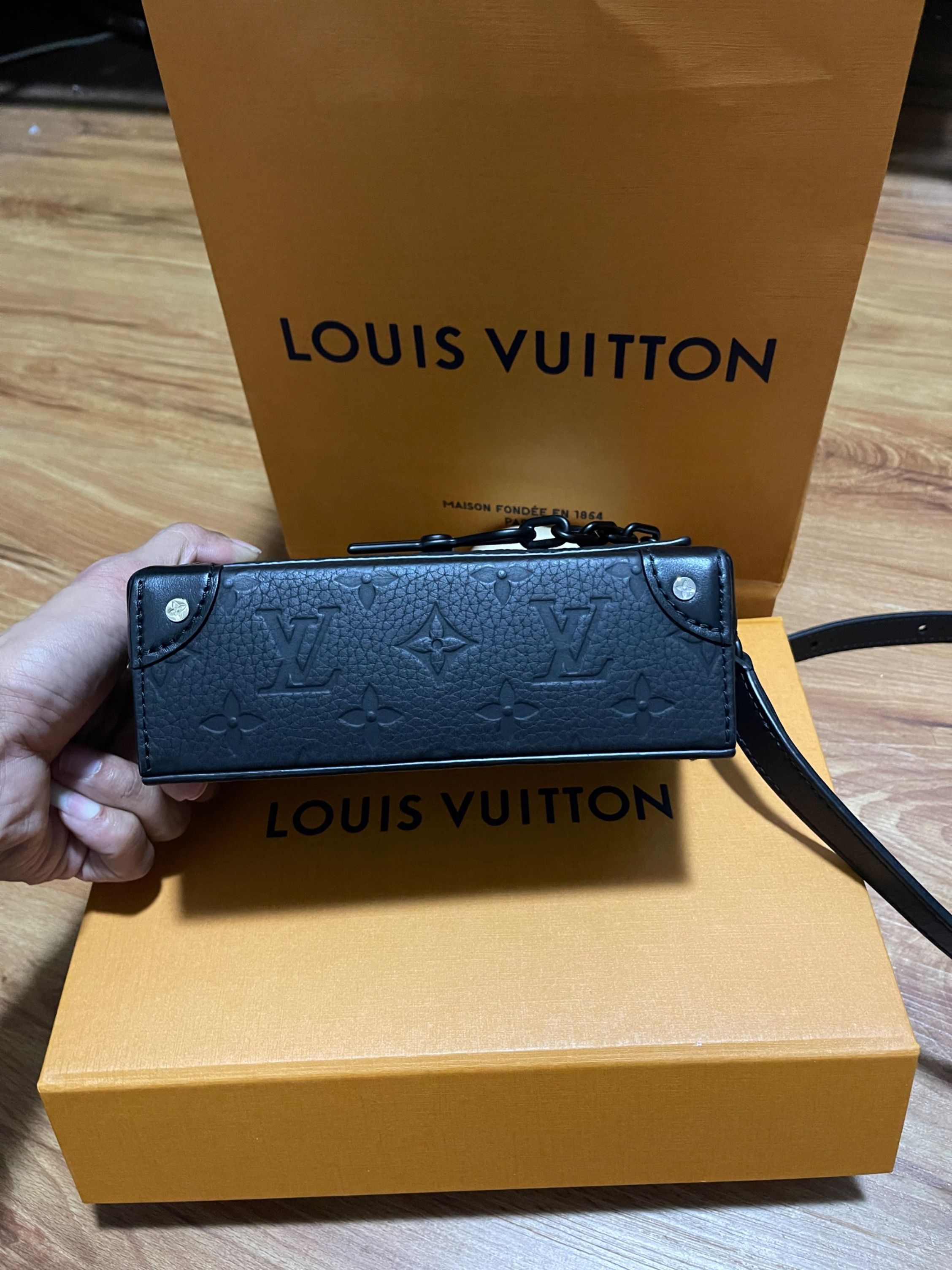 Louis Vuitton Steamer Wearable Wallet Unisex #01211 – TasBatam168