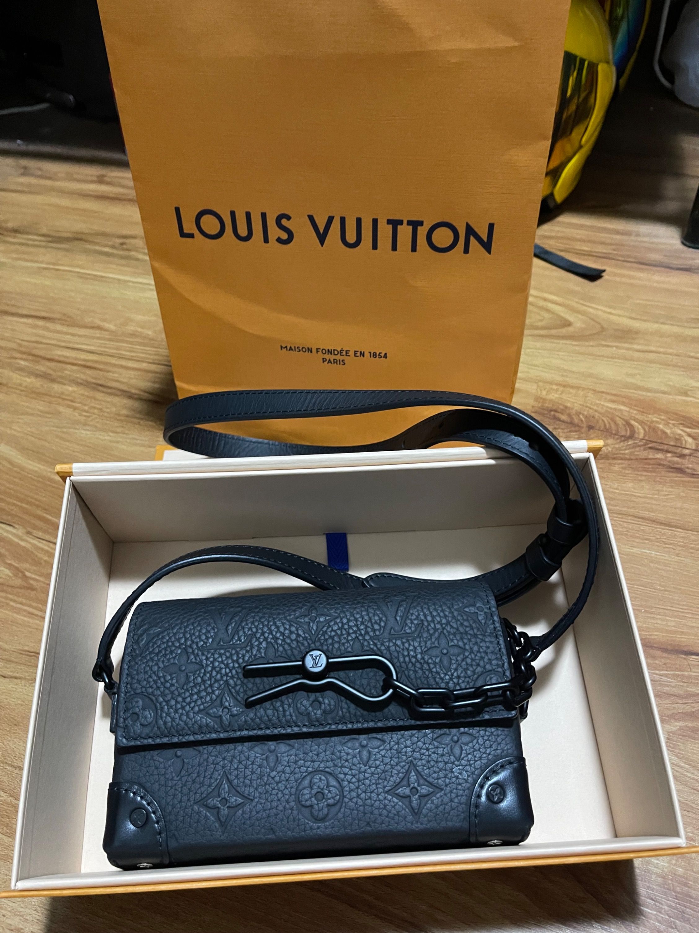 BAG NEW ARRIVAL - LV STEAMER WEARABLE WALLET BLUE 18 CM – Sneakbag