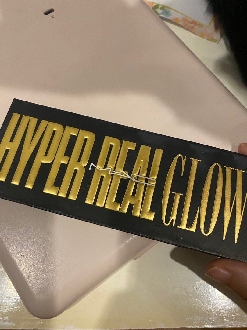 MAC Highlighter Palette - Hyper Glow (Category: Makeup) located in Pasig City. Submitted by ninabiscuit (Listing ID 1264063898, Image 1). Description: Barely used. RFS: Don't use it, it's just gathering dust. Feel free to check my other listings, willing to give discount to someone who can buy multiple items!.