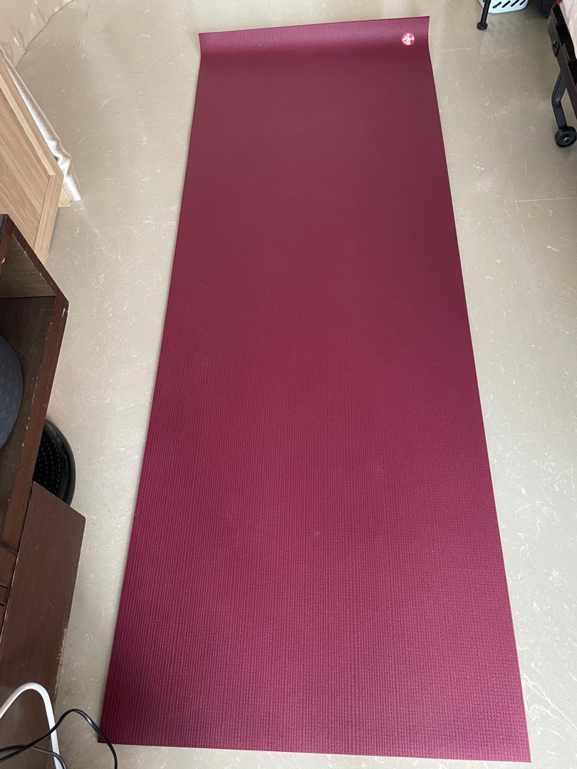 Manduka pro yoga mat + yoga wheel , Sports Equipment, Exercise