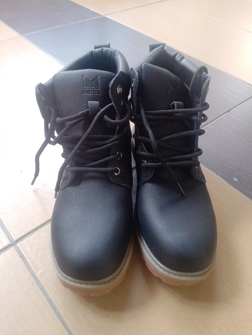 Children's safety clearance boots size 1