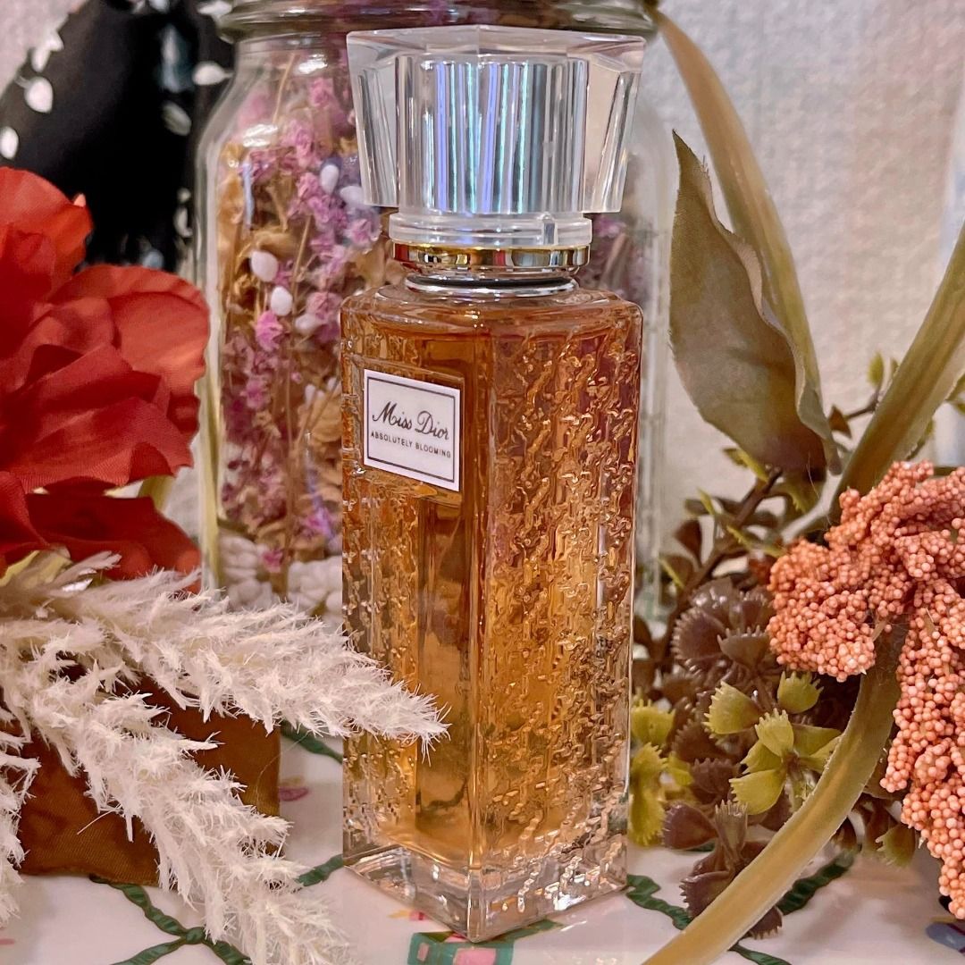 MISS DIOR Absolutely Blooming Roller Pearl An Extravagant Floral