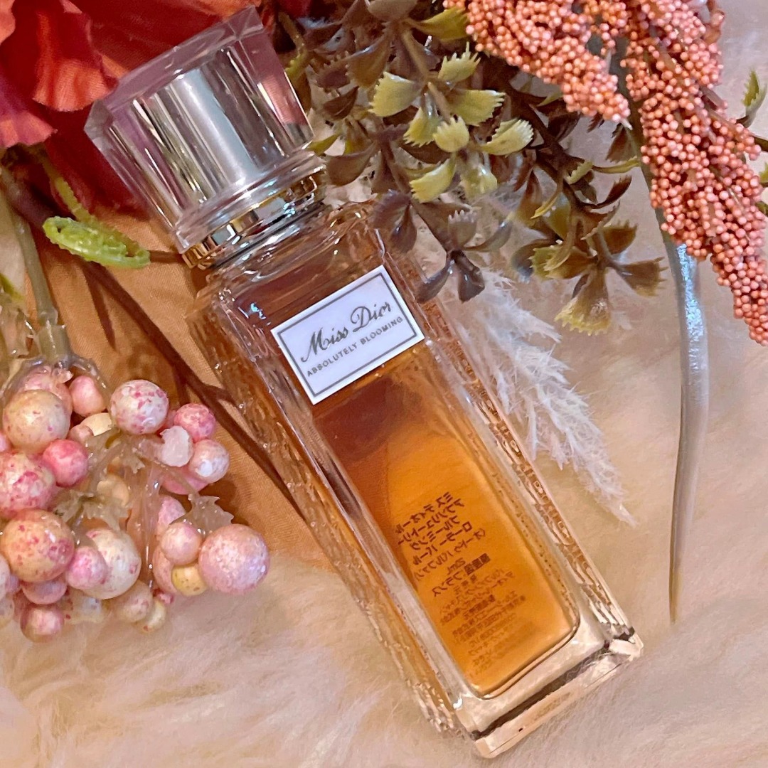 MISS DIOR Absolutely Blooming Roller Pearl An Extravagant Floral