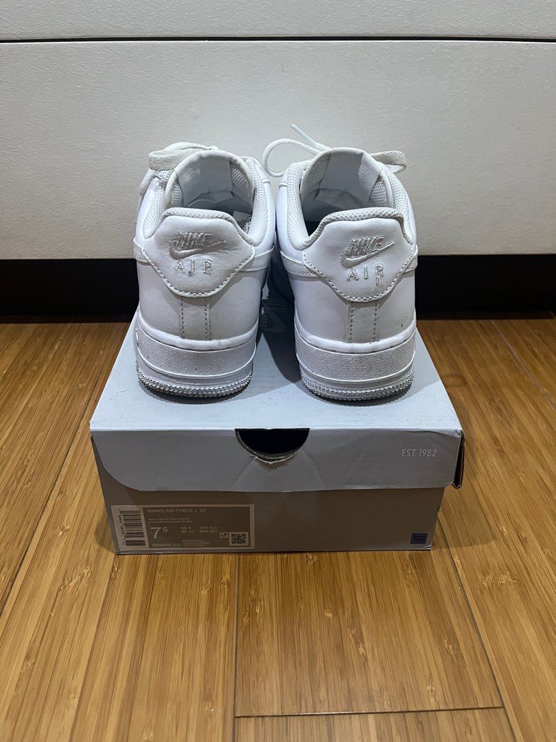 Nike Air Force 1 ‘07 (Category: Sneakers) located in Quezon City. Submitted by aacrl (Listing ID 1264053868, Image 3). Description: Nike Women’s Air Force 01 ‘07 Size 7.5 With slight creases but these are normal with these types of shoes Shoelaces just need a bit of cleaning.