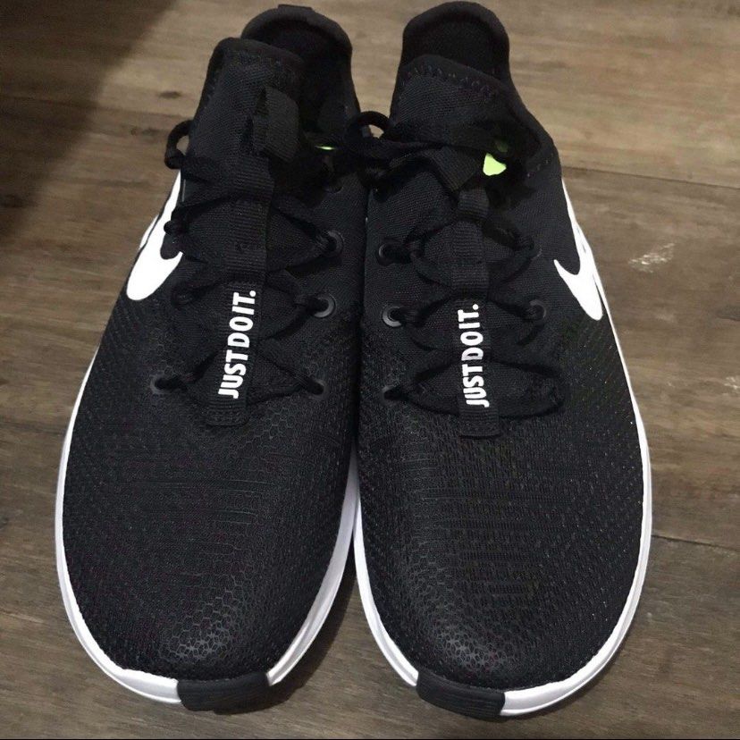 Nike free tr8 all black online