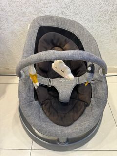Nuna Leaf Grow with Toy bar