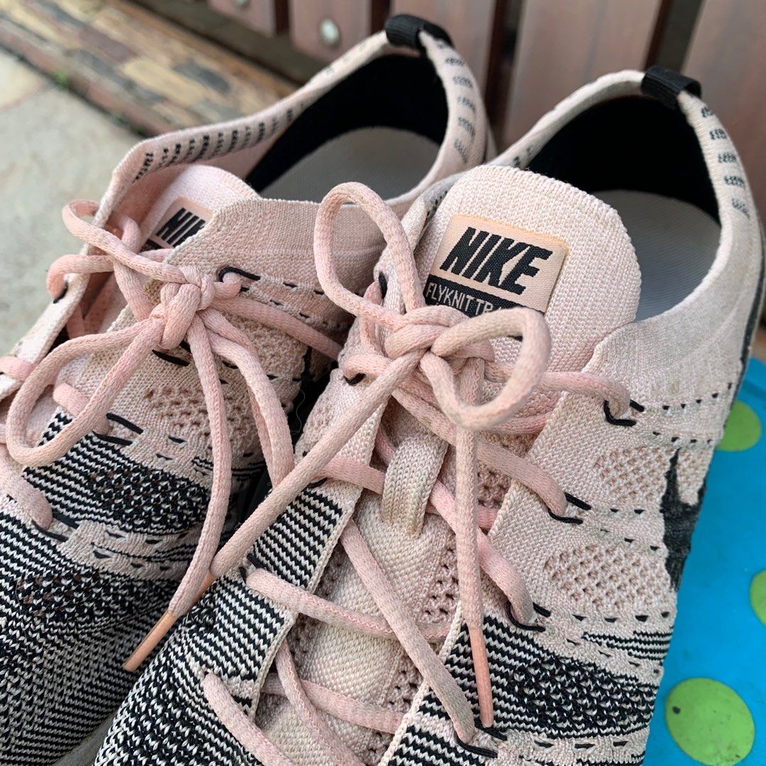 Nike flyknit best sale unisex trainer