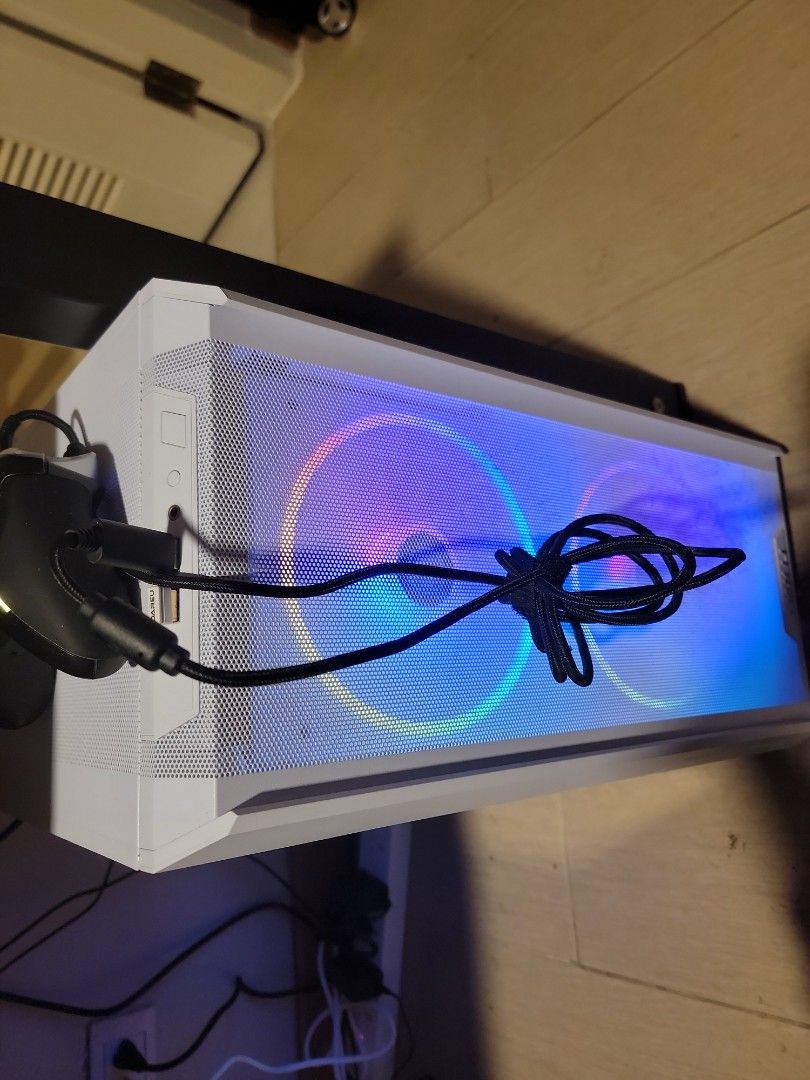 pc box/container (Category: Other Accessories) located in Taguig. Submitted by luozhixin95503 (Listing ID 1264054352, Image 1). Description: original price 6000p, 3 month used.
