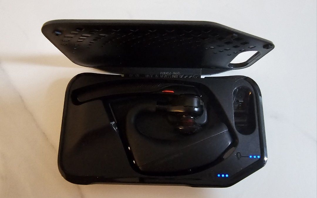 Plantronics Voyager 5200 5240 w charging case