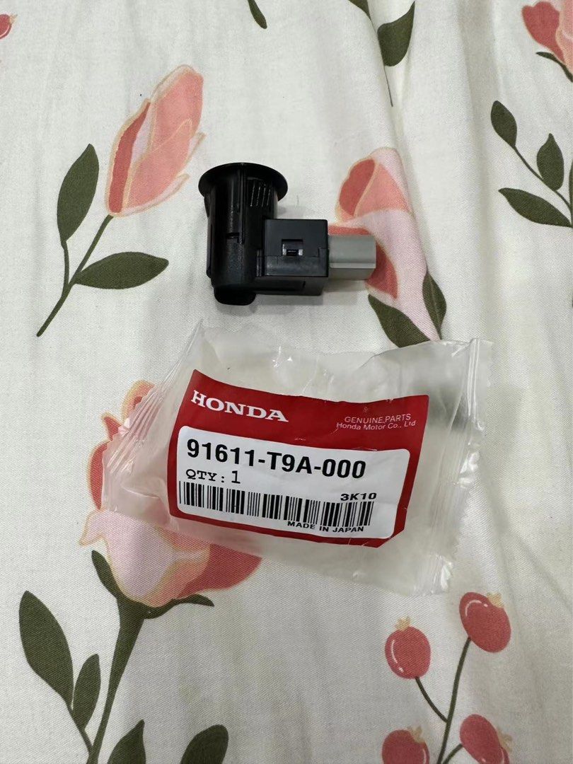 reverse sensor (Category: Cameras & Sensors) located in Singapore. Submitted by w315q (Listing ID 1264021176, Image 2). Description: this sensor is Honda city GM6 mode colour black 4 piece sensor =$50 i buy wrong model.