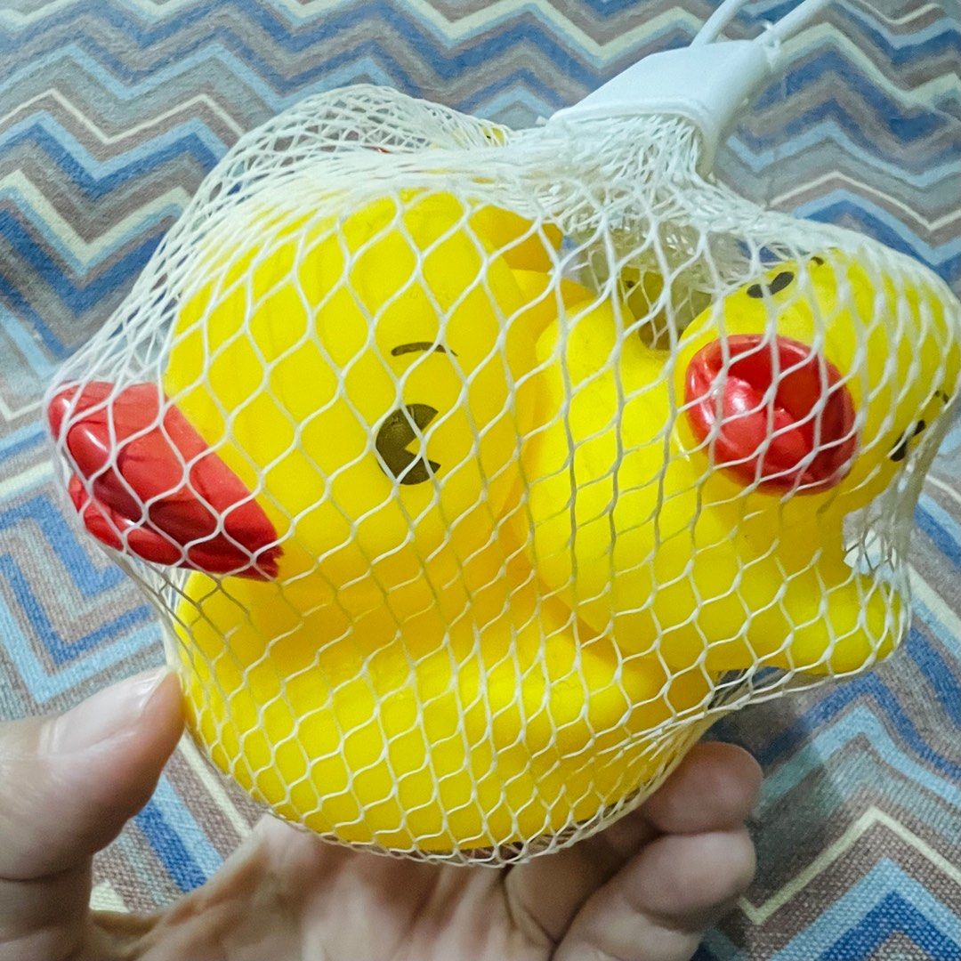 RUBBER DUCKY (Category: Kids Toys) located in Manila. Submitted by tarbabe (Listing ID 1264015904, Image 2). Description: New but old stock. Never used. Made of soft rubber. Set of 3.