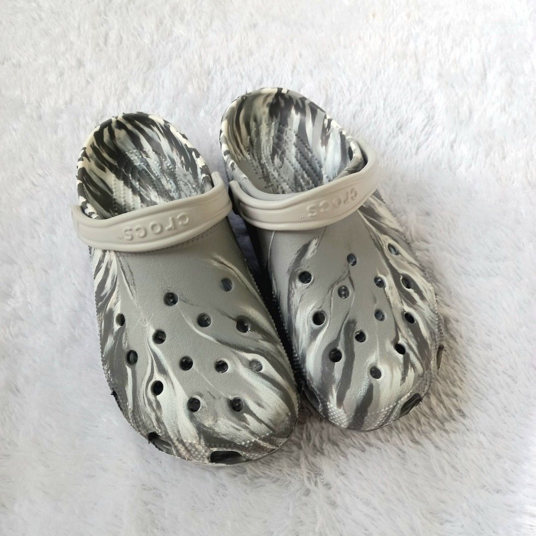 Crocs motif discount