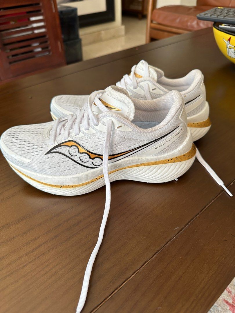 Saucony endorphin speed 3 White Gold