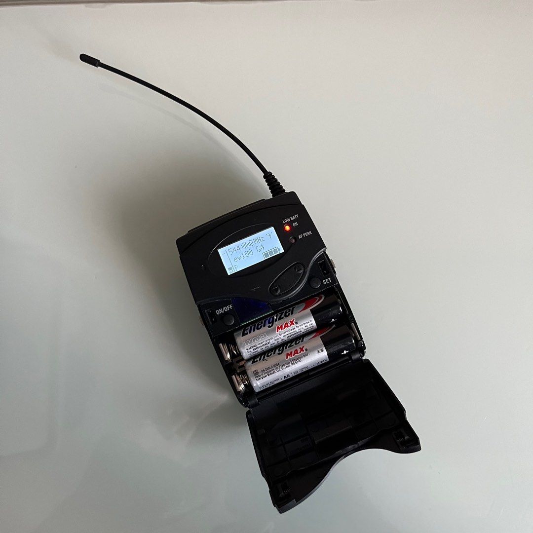 Sennheiser SK 100 G4 Wireless Bodypack Transmitter (A2: 516 to 558 MHz) w/  ME 3-ew Headset, Audio, Microphones on Carousell