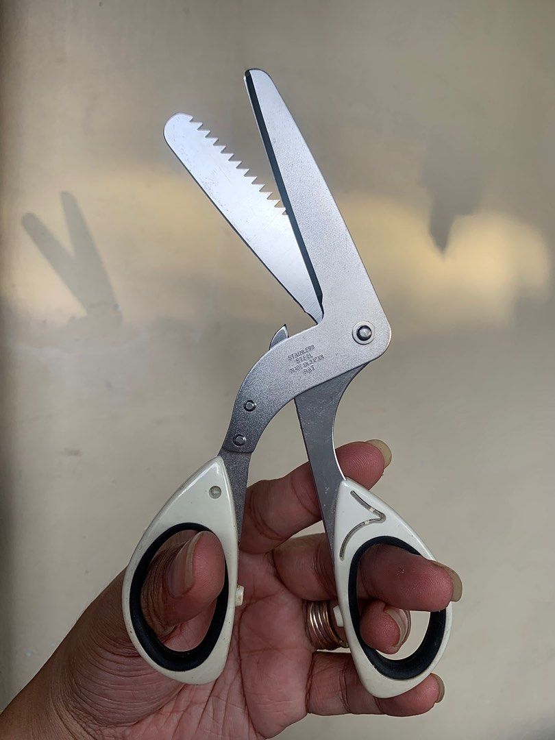 SHREDDER SCISSORS SUN STAR 3 Blades (Category: Craft Supplies & Tools) located in Quezon City. Submitted by WIMC2ndaccount (Listing ID 1263976269, Image 2). Description: ☑️MADE IN JAPAN ☑️ORIGINAL ☑️ looks new ☑️3 blades ☑️Manage your expectations this is second hand/ vintage item HINDI BRAND NEW ANG BINIBILI MO ☑️BAWAL NA BAWAL SA MAAARTE ☑️NO RETURN NO EXCHANGE .
