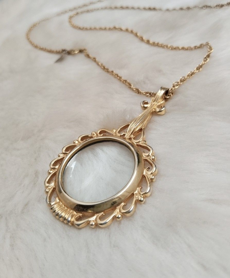 Joan rivers top magnifying glass necklace