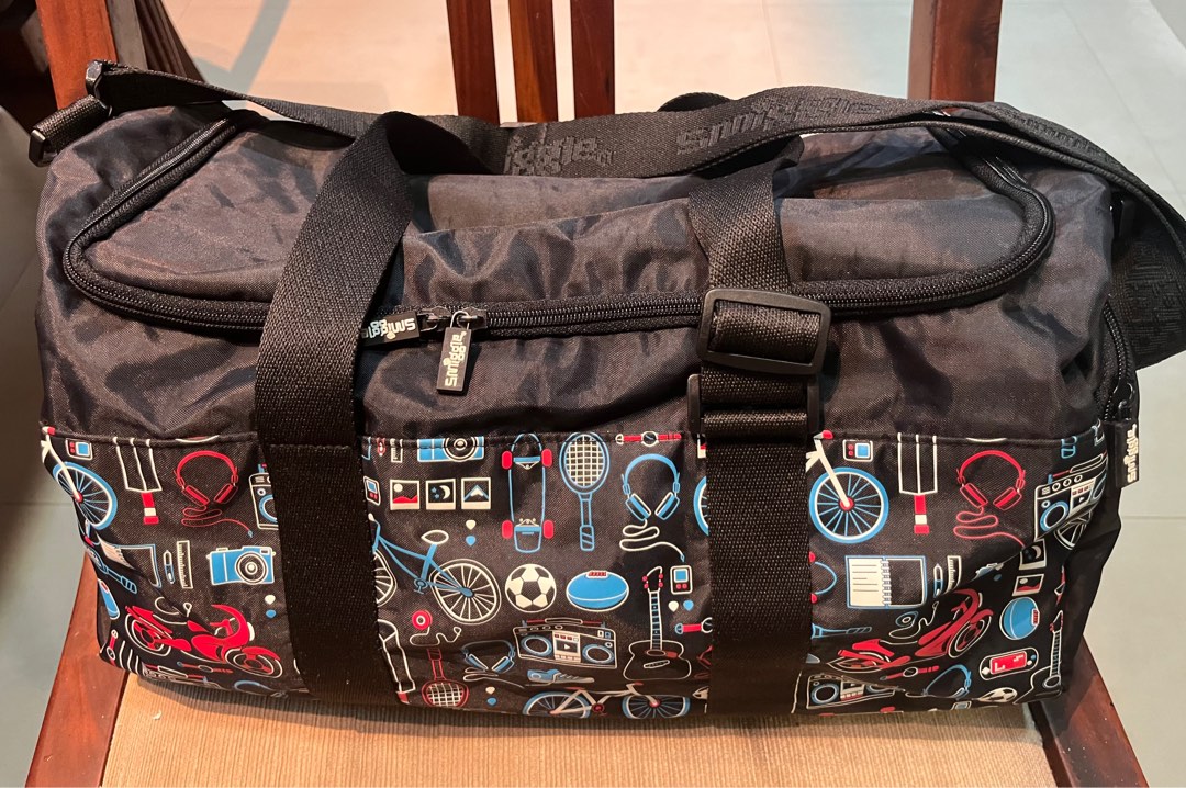Smiggle travel duffle bag