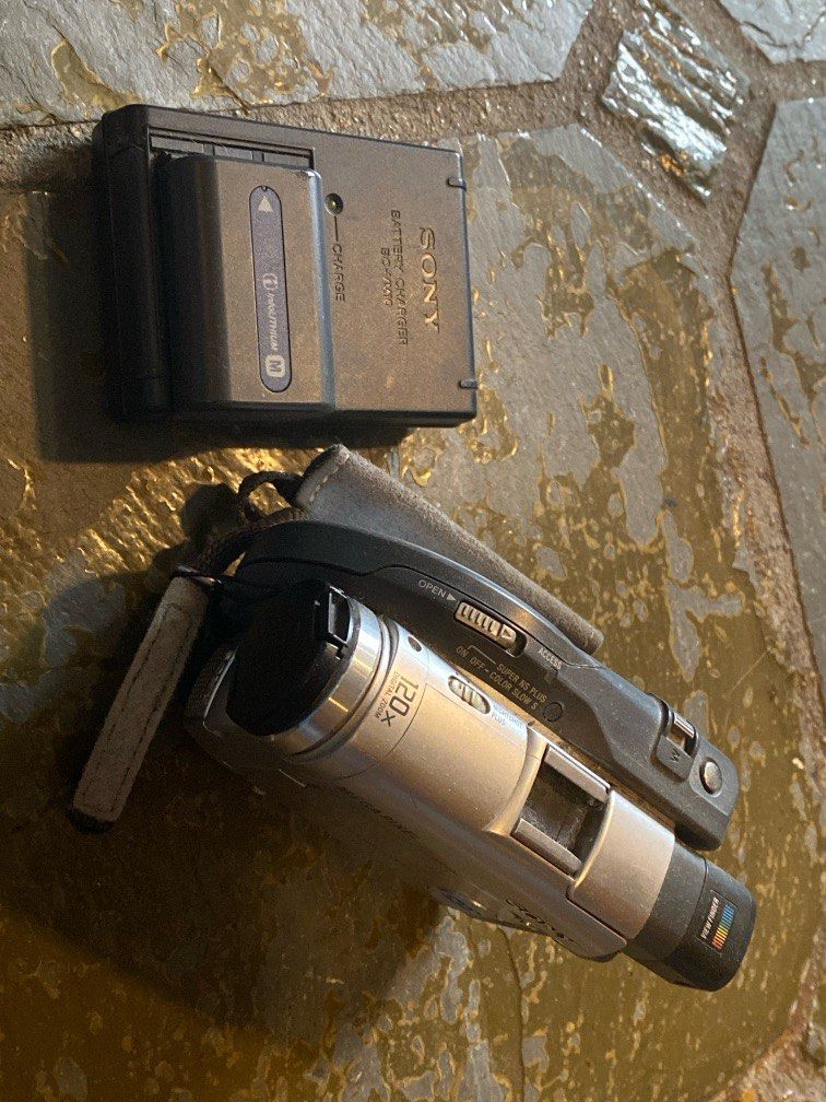 Sony Carl Zeiss Vario Tessar Mega Pixle Handycam super steady shot