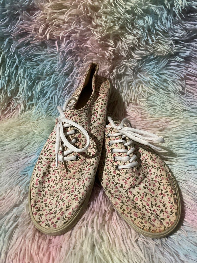 Mossimo Floral Shoes Sneakers Women s Fashion Footwear Flats Sandals on Carousell