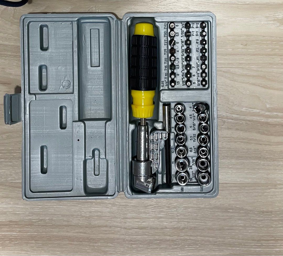 Tools set (Category: Home Improvement Tools & Accessories) located in Singapore. Submitted by gg0501 (Listing ID 1263901521, Image 1). Description: Tools set with different sizes and bits.