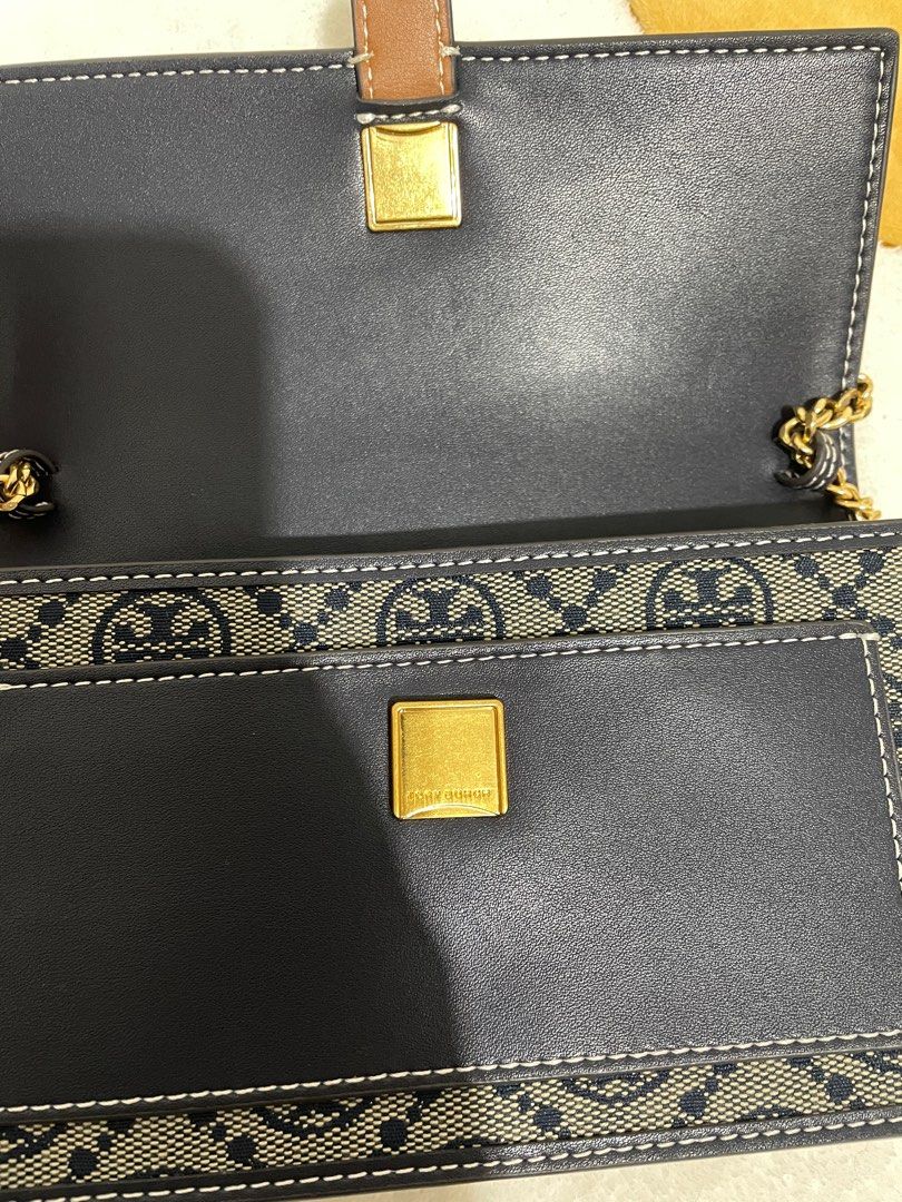 Tory Monogram Chain Wallet/Sling Bag (Category: Luxury Bags & Wallets) located in Iloilo. Submitted by mau.brandnew_prelovedthingy (Listing ID 1263909486, Image 3). Description: No dustbag included.