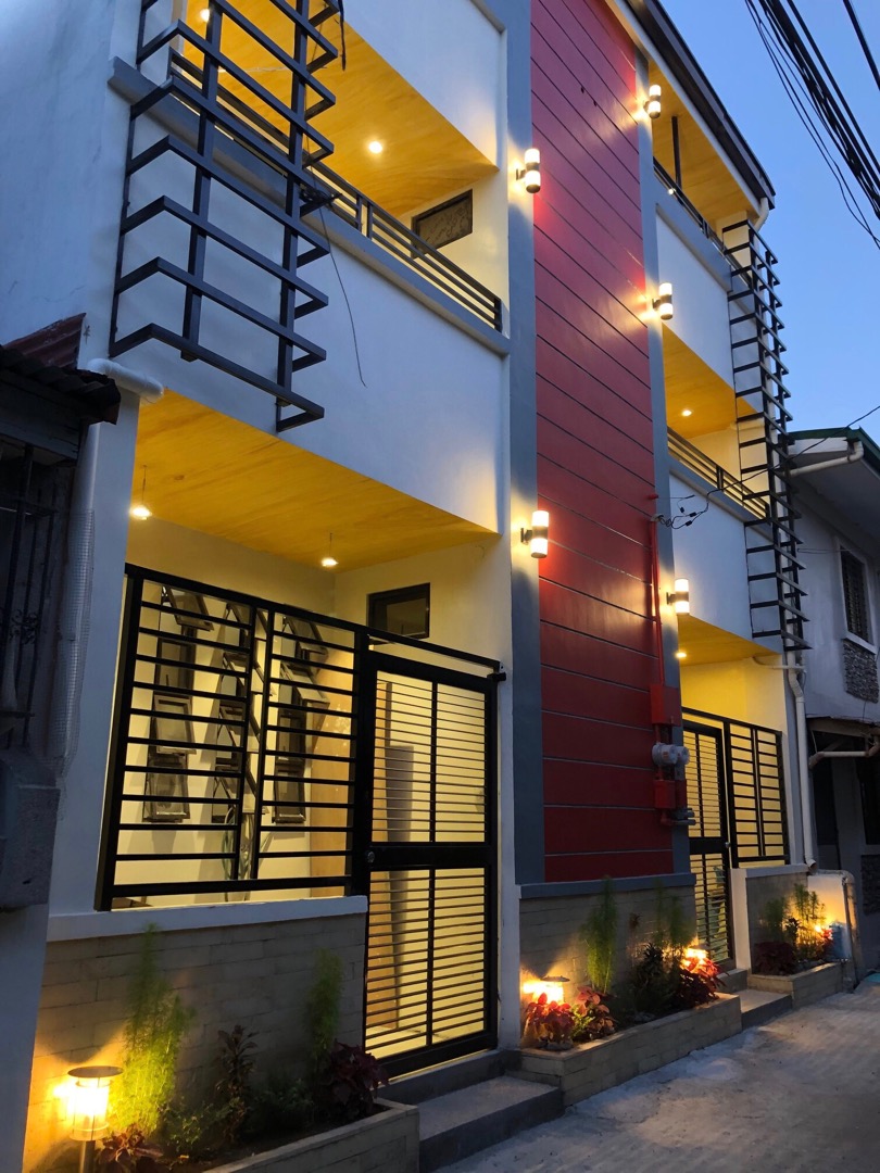 Townhouse for Sale or Lease by owner in Sta Ana near CIRCUIT Makati