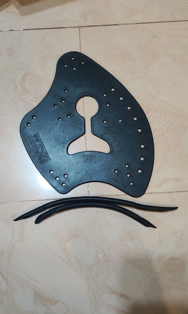 TYR hand paddles, Sports Equipment, Other Sports Equipment and Supplies