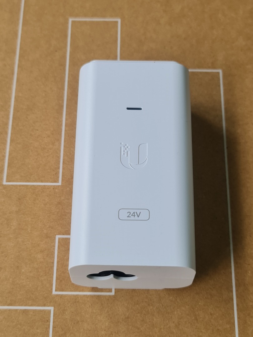 Ubiquiti UniFi POE Injector - POE-24-G-WH, Computers & Tech, Parts ...