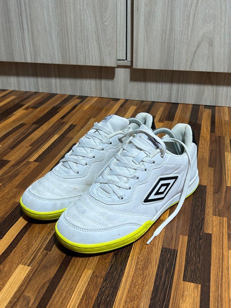 Umbro sala top