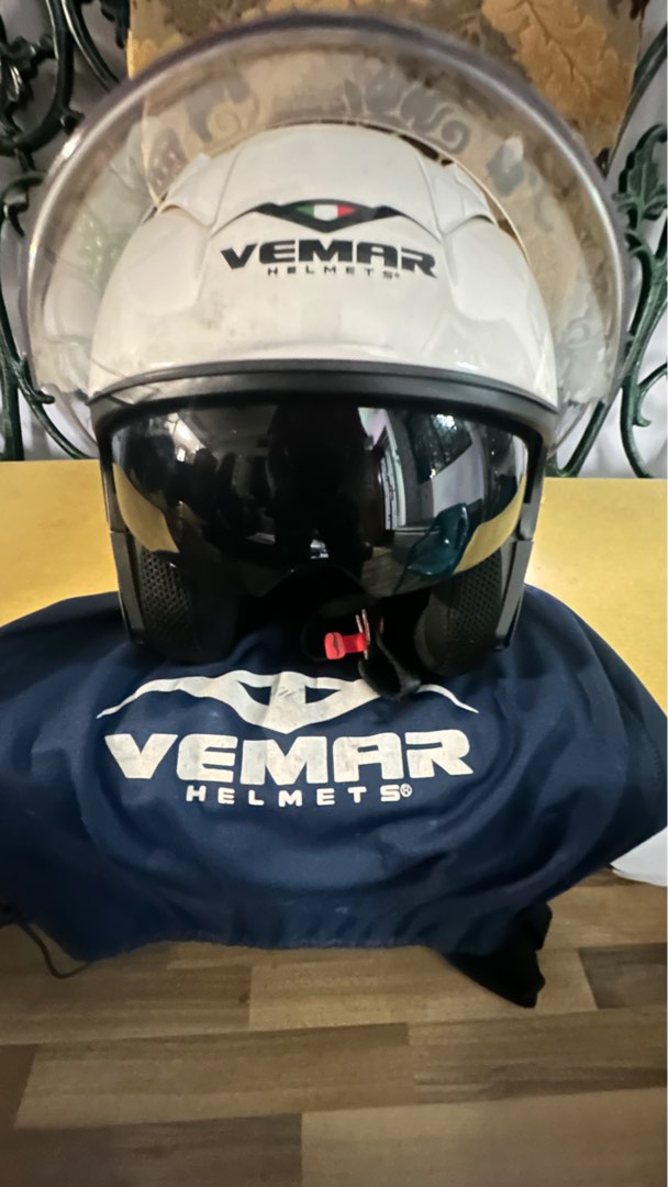 Vemar Helmet size L with the New Bluetooth ( PSB Approved