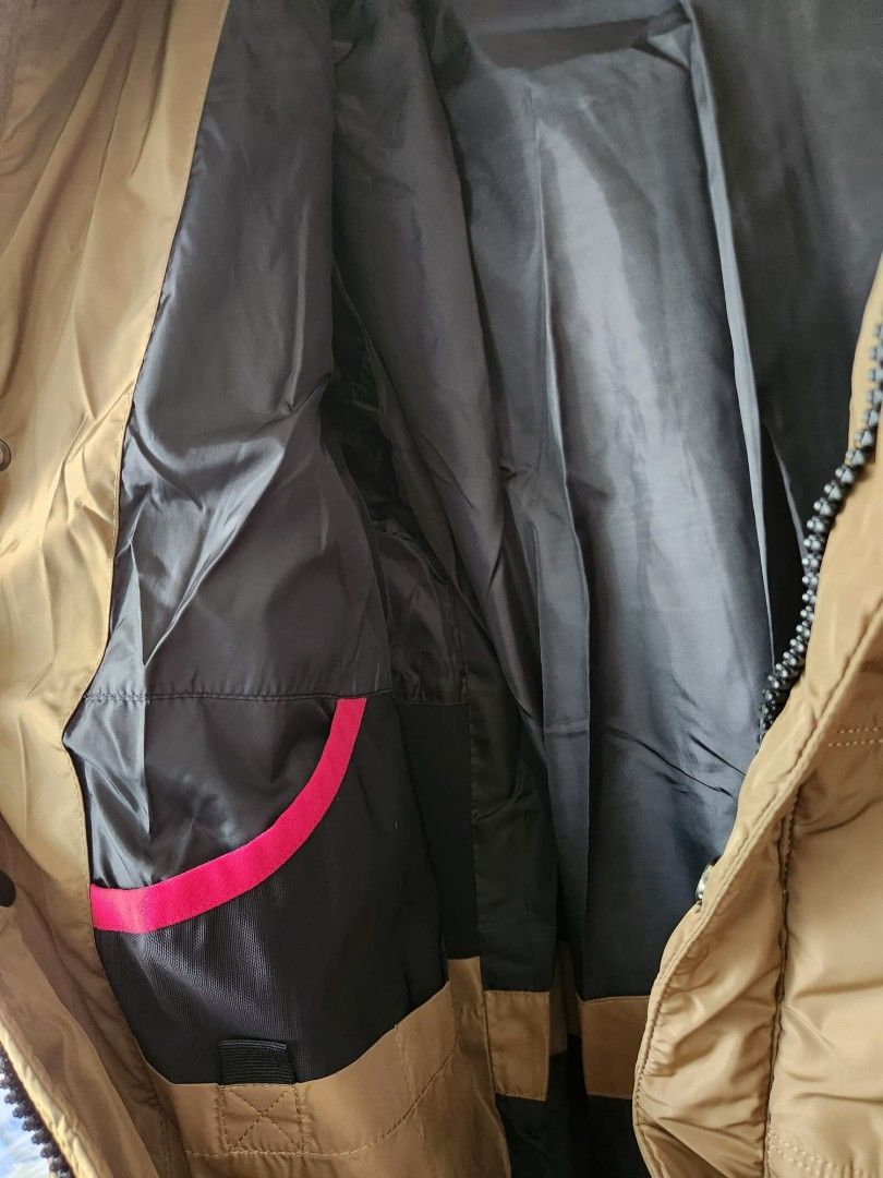 Winter Jacket (Category: Coats, Jackets and Outerwear) located in Singapore. Submitted by frametriple (Listing ID 1263899259, Image 3). Description: Men WINNING cold wear. Size : XXL Only worn once to Europe. Condition: Like New (Dry cleaned) Come with hoodie, inner pocket and zipped pocket on the outside..