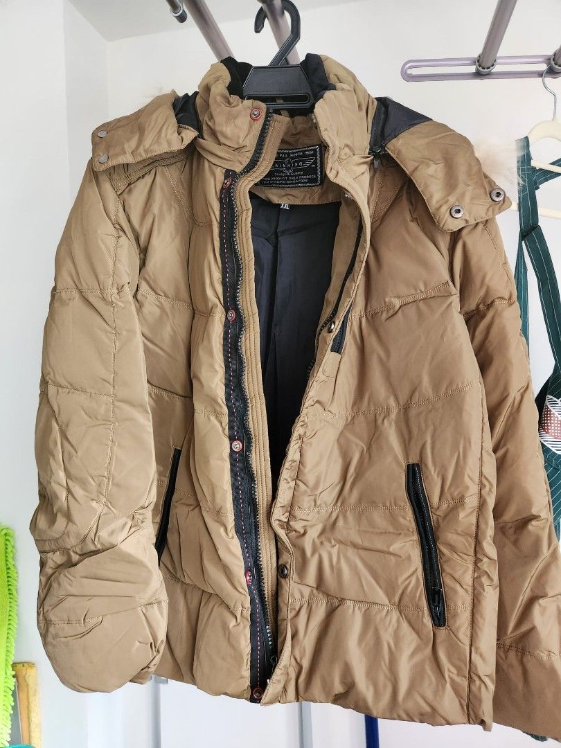 Winter Jacket (Category: Coats, Jackets and Outerwear) located in Singapore. Submitted by frametriple (Listing ID 1263899259, Image 1). Description: Men WINNING cold wear. Size : XXL Only worn once to Europe. Condition: Like New (Dry cleaned) Come with hoodie, inner pocket and zipped pocket on the outside..