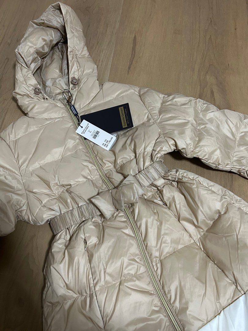 Winter Jacket (Category: Coats, Jackets and Outerwear) located in Singapore. Submitted by macncheesebess (Listing ID 1263972814, Image 2). Description: L for kids… .
