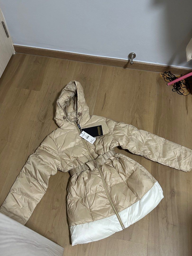 Winter Jacket (Category: Coats, Jackets and Outerwear) located in Singapore. Submitted by macncheesebess (Listing ID 1263972814, Image 1). Description: L for kids… .