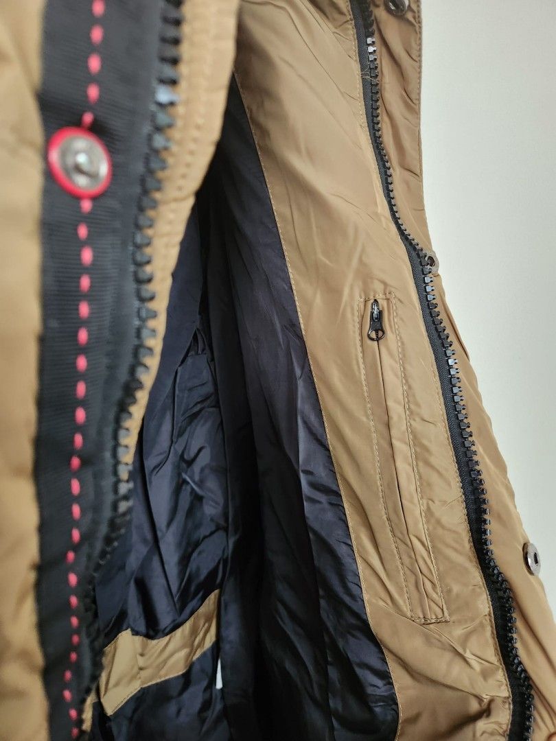 Winter Jacket (Category: Coats, Jackets and Outerwear) located in Singapore. Submitted by aariqa (Listing ID 1264021289, Image 4). Description: .